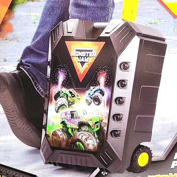 Monster Jam Pit Party & Go New In Box With 10 Trucks And Carrying Case On Wheels - Picture 4 of 12